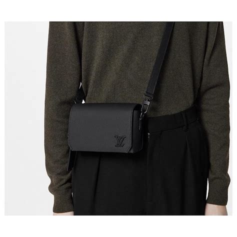 lv fastline wearable wallet